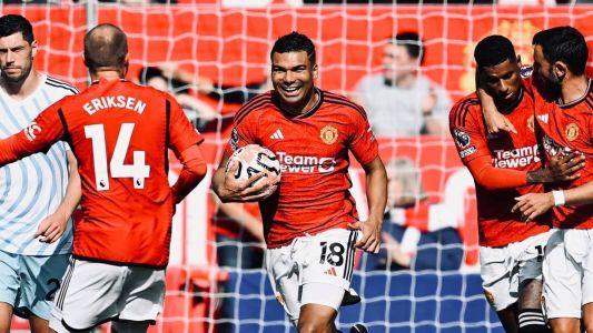 Casemiro marca e decide para o Manchester United