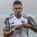 Casimiro rasga elogios a Paulinho após goleada no Flamengo: 'Óbvio que ia dar certo'