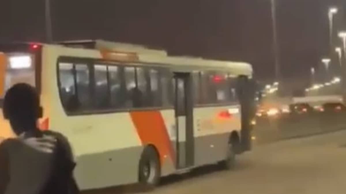 Vídeo: motorista abandona ônibus no meio de avenida e vai embora em outro coletivo