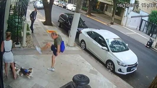 Caso de agressão foi registrado por câmera de monitoramento