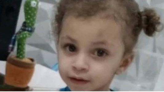 Caso é investigado pela Polícia Civil; suspeitos levaram Beatriz, de 2 anos, ao hospital e alegaram que ela passava mal