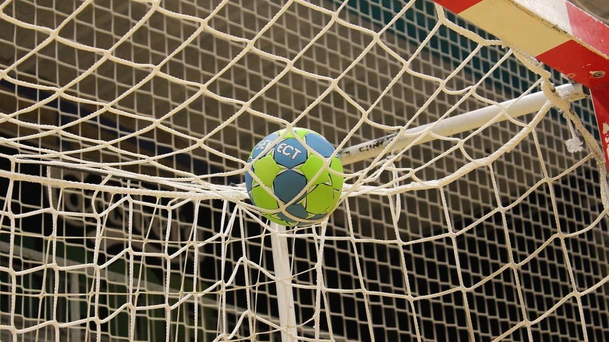 Técnico mineiro é suspeito de enviar áudio com xingamento racista para jogador adversário