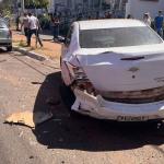 Idoso sobe em calçada e atropela mãe e filha ao fugir de outro acidente em Uberlândia (MG)
