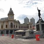 Jovem em situação de rua morre atropelado na praça da Estação após evento de Carnaval