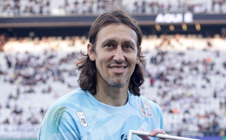 Cruzeiro avança por Cássio, e Corinthians respeitará decisão do goleiro