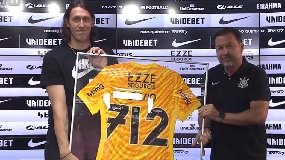 Presidente do Corinthians anuncia busto de Cássio no CT e lamenta saída para o Cruzeiro