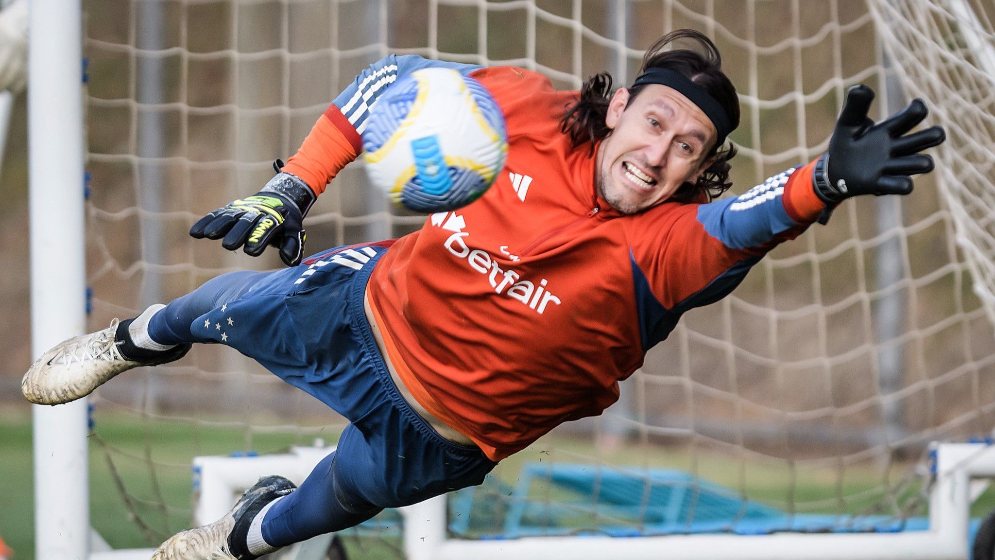 Amigo diz por que Cruzeiro é o time ideal para Cássio reencontrar melhor fase