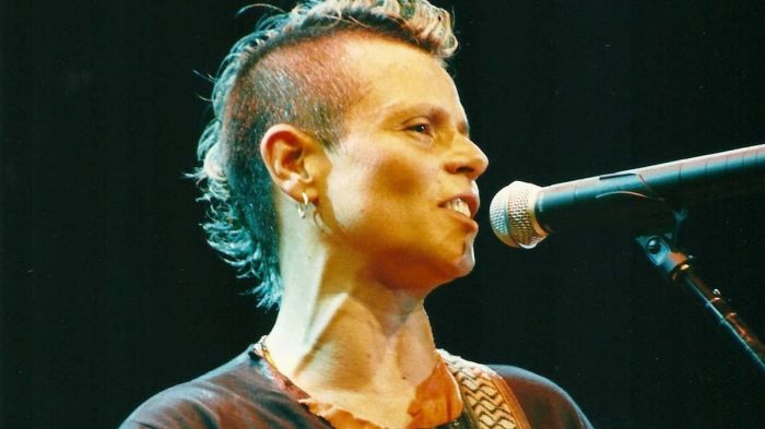 Cássia Eller deu interpretações lancinantes para músicas de Luiz Melodia, Carlinhos Brown, Itamar Assumpção, Caetano Veloso, etc.