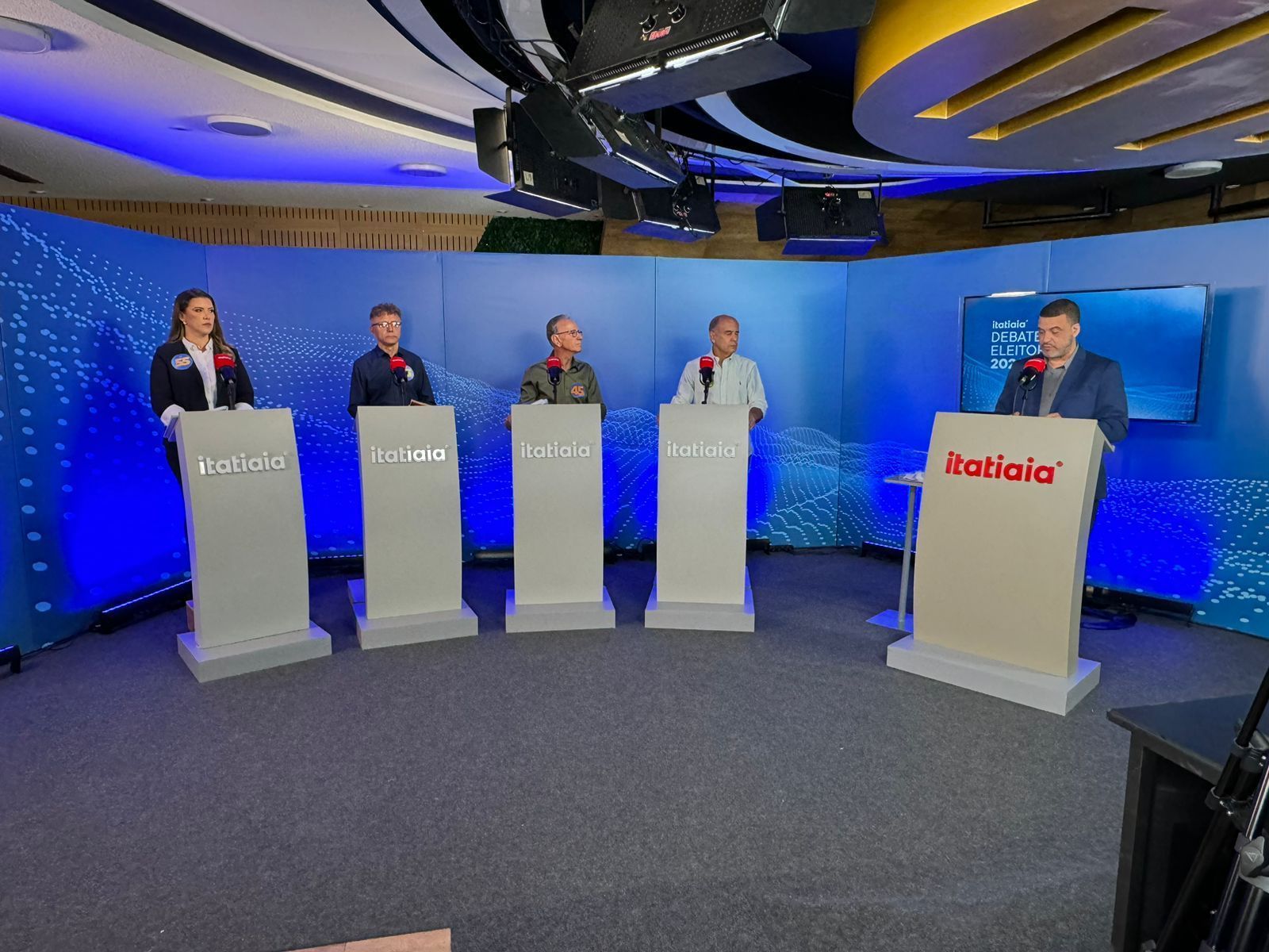Debate em Uberaba: candidatos dizem que prefeita foi 'treinada para mentir' e Elisa Araújo defende sua gestão