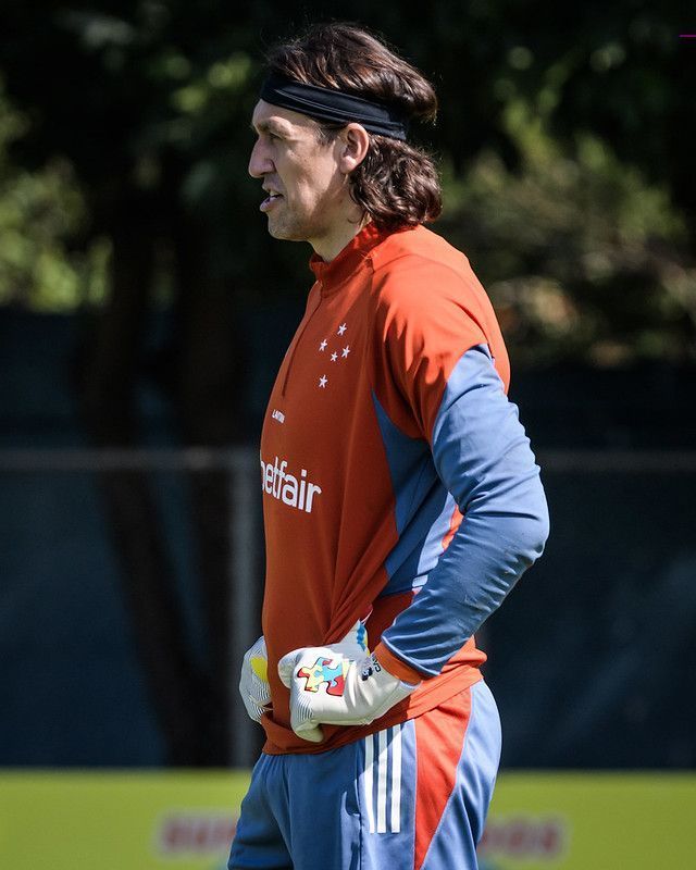Cassio treina na Toca II mesmo em dia de folga no Cruzeiro