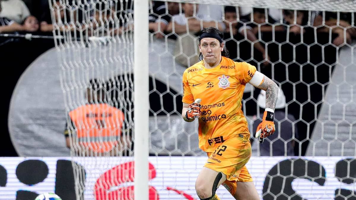 Tensão? Cássio comenta bastidores de vestiário do Corinthians