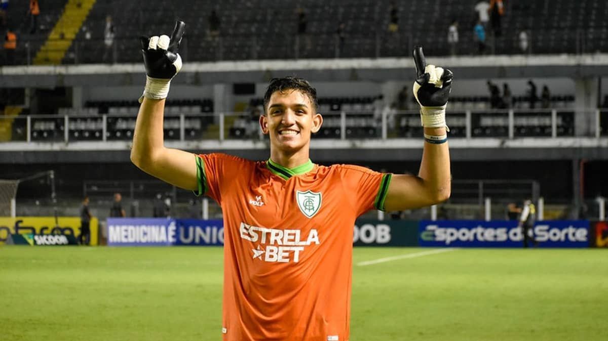 América renova contrato com goleiro Cássio, destaque da Copinha