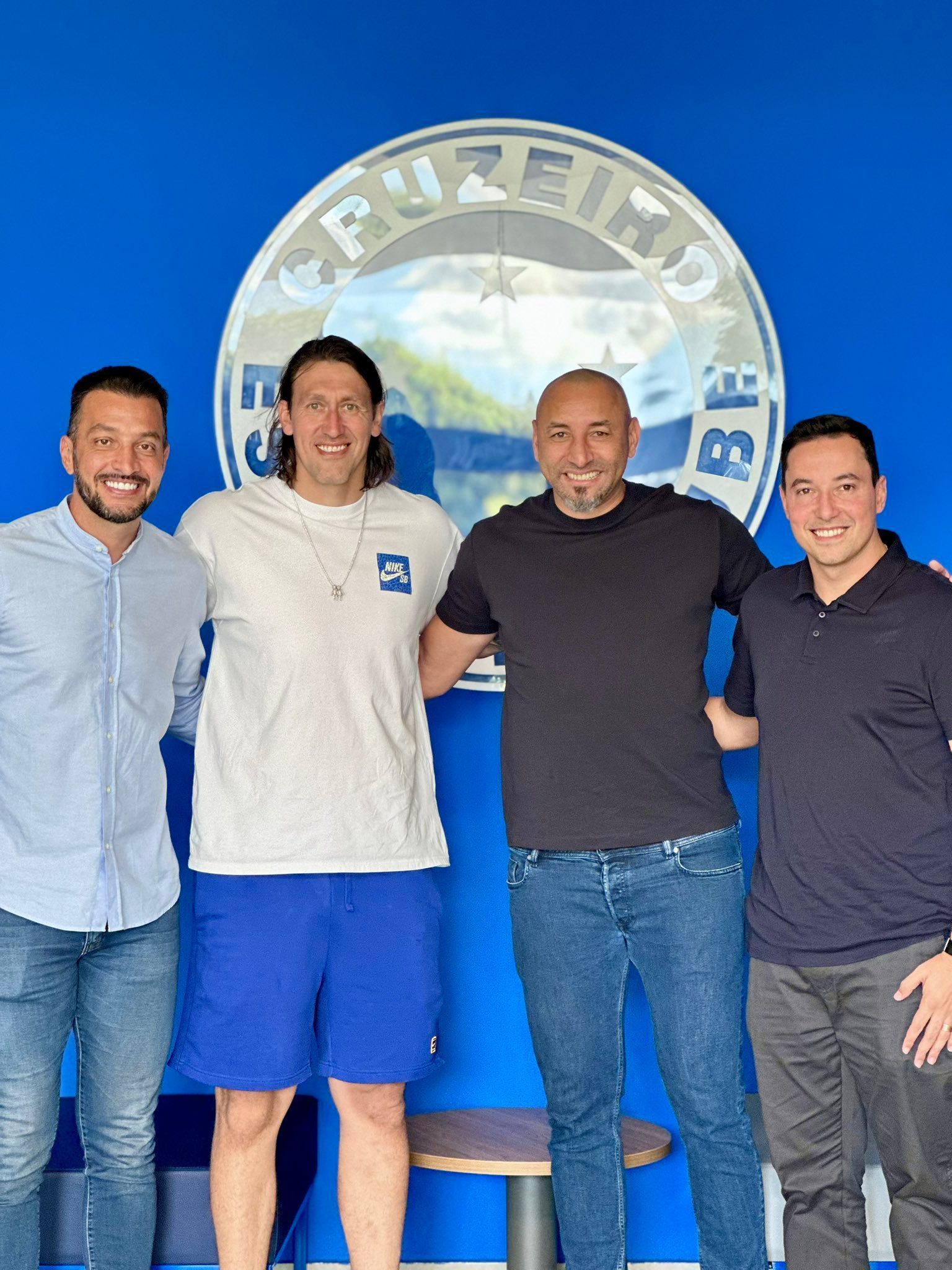 Cruzeiro promove 'encontro de gigantes' entre Cássio e Gomes, na Toca II