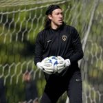 Cássio pede foco ao Corinthians e vê evolução com Luxemburgo