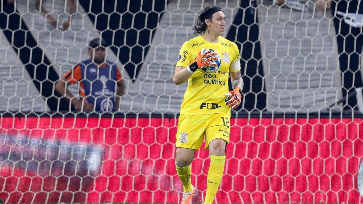 Cássio releva vaias e diz que Corinthians 'não tem para onde correr' contra Fortaleza