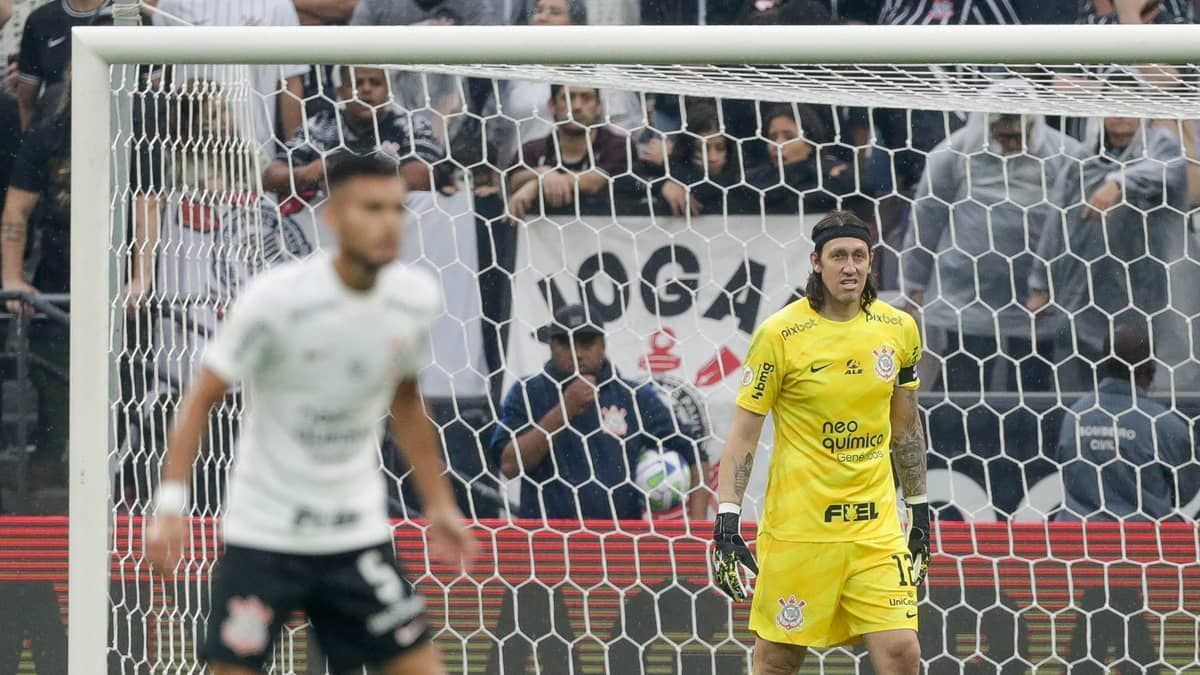 Cássio explica gesto à torcida do Corinthians após defesa