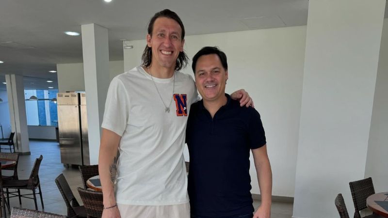 Agente de jogador que está na mira do Cruzeiro vai à Toca II e tieta Cássio