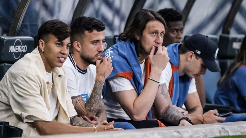 Agora no Cruzeiro, Cássio reencontra Corinthians no Mineirão, mas ainda na arquibancada