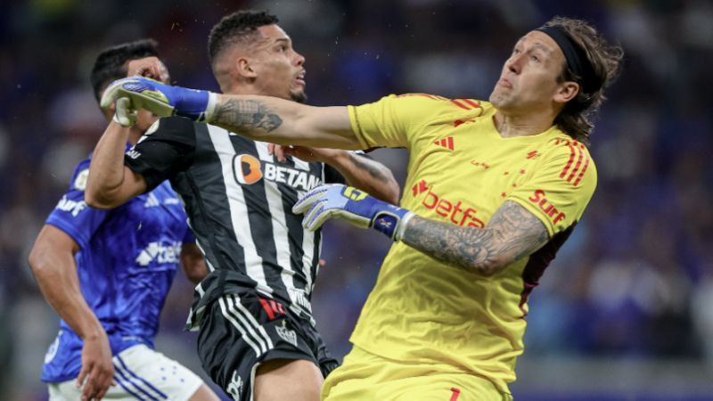 Cássio reage ao empate em primeiro clássico pelo Cruzeiro; veja