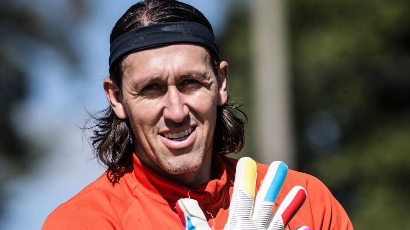 Cássio comemora aniversário com bolo temático do Cruzeiro; veja fotos