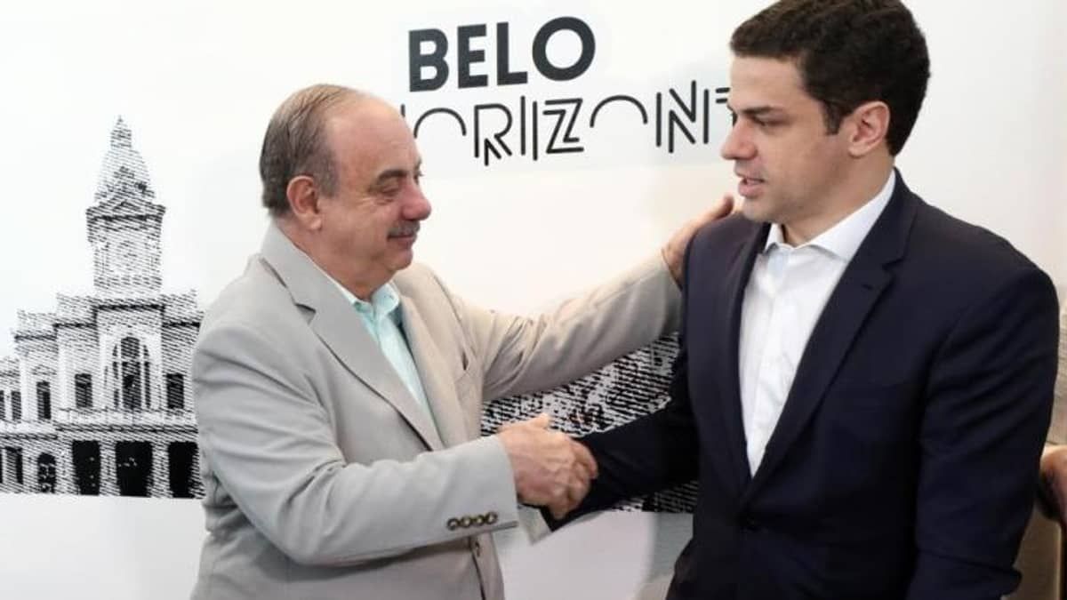 Prefeito de BH empossa advogado Castellar Neto como secretário de Governo
