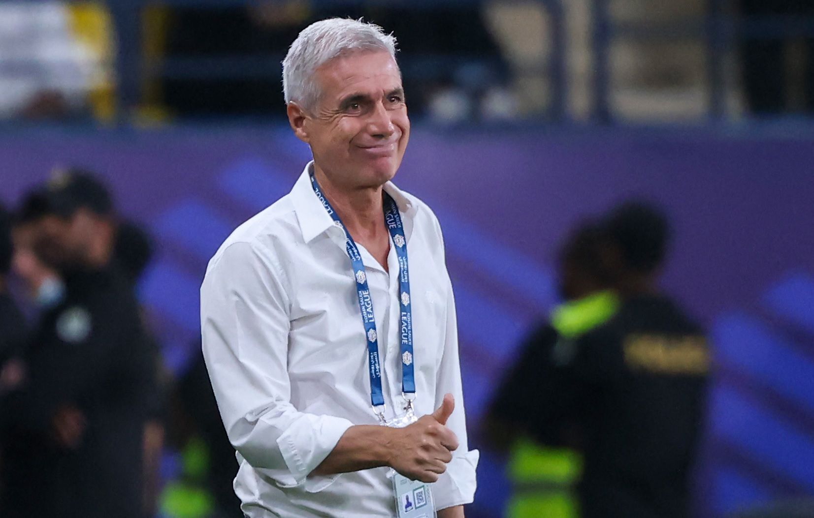 Livre no mercado, Luís Castro surge como opção no Atlético para vaga de Milito