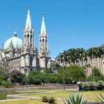 Fiéis se reúnem para missa em sufrágio à morte do Papa Francisco na Catedral da Sé em SP