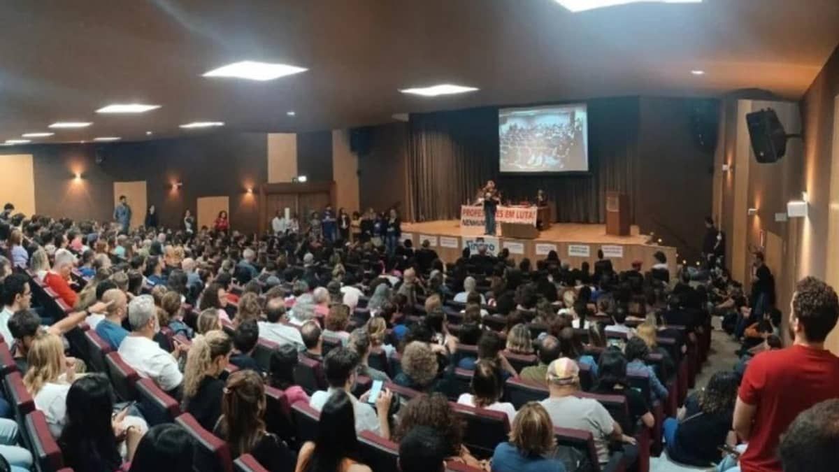 Professores da rede particular de BH rejeitam acordo e marcam paralisação para a próxima terça