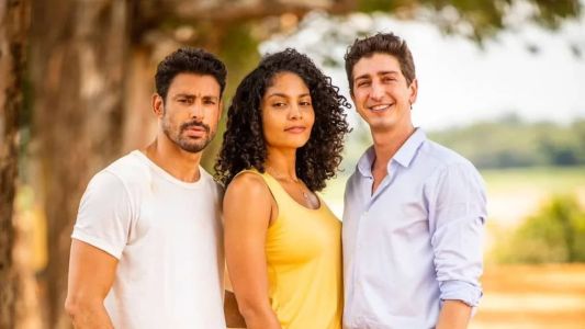 Caio (Cauã Reymond), Aline Machado (Bárbara Reis) e Daniel (Johnny Massaro)
