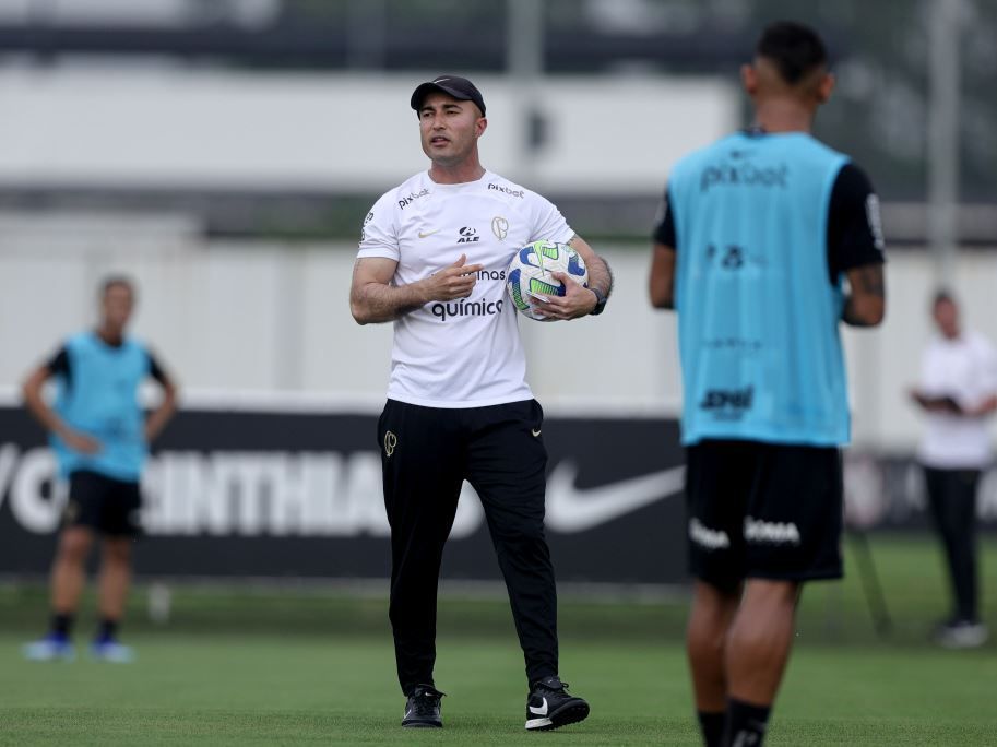 Cauan de Almeida comunica saída do Corinthians e será novo técnico do América