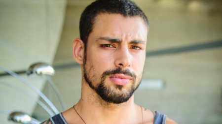 Cauã Reymond contou detalhes do seu passado em entrevista