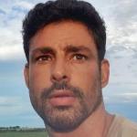 Cauã Reymond posou seminu com Gisele Bündchen e quase foi psicólogo; relembre curiosidades do ator que completa 43 anos hoje