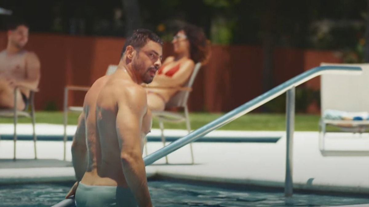 No elenco de Vale Tudo, Cauã Reymond arranca suspiros e chama atenção na web: 'Hipnotizada'
