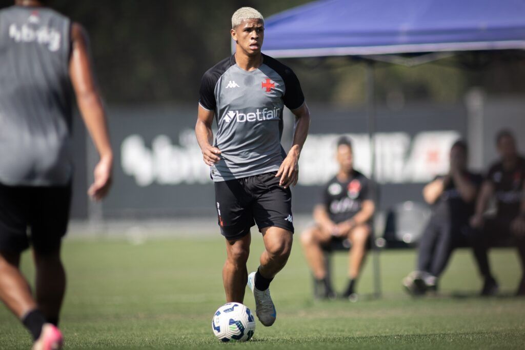 Vasco anuncia retorno do volante Cauan Barros, que estava no América