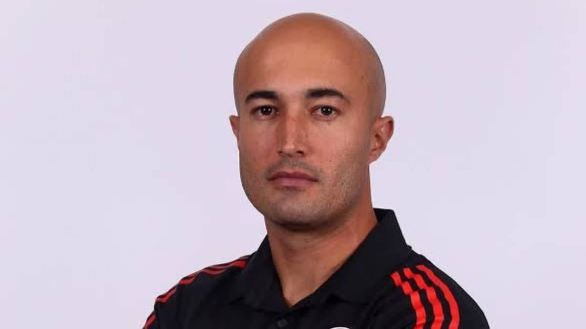 Auxiliar técnico do Inter pede demissão para trabalhar com Mano no Corinthians