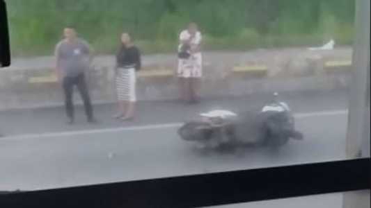 Cavalo provocou acidente entre carro e moto na MG-010 em Vespasiano