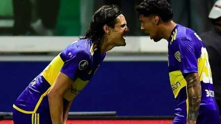Cavani comemora gol no Allianz Parque