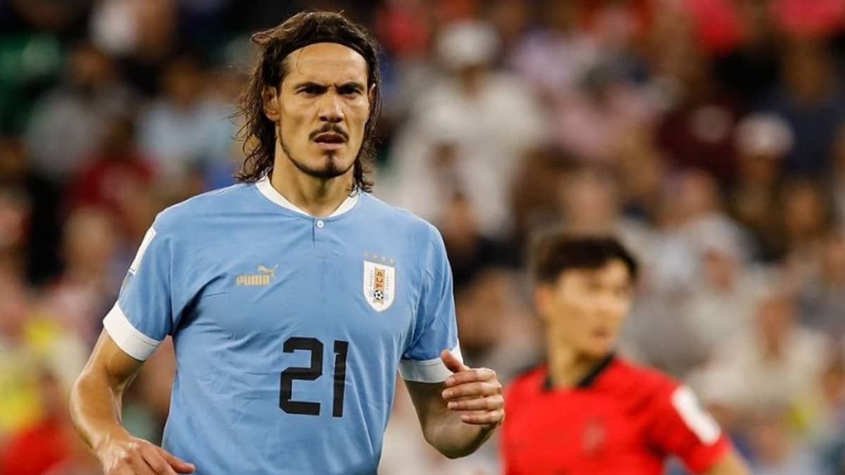 Al-Nassr busca Cavani para fazer dupla com Cristiano Ronaldo, diz jornal