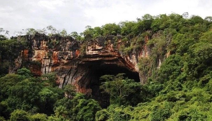 Turistas são resgatados após mais de 20 horas perdidos em caverna em Goiás