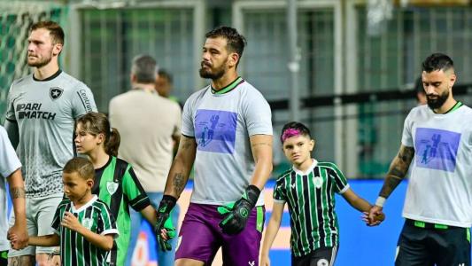 Cavichioli voltou a ser titular pelo América após duas partidas de ausência