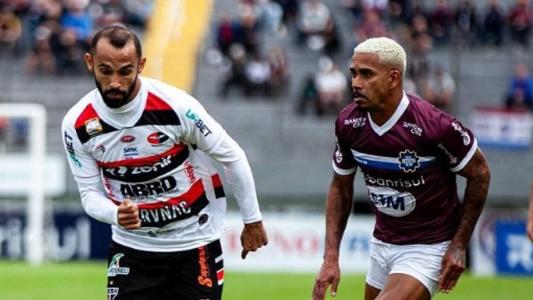 Caxias e Ferroviário na partida de ida da semifinal da Série D