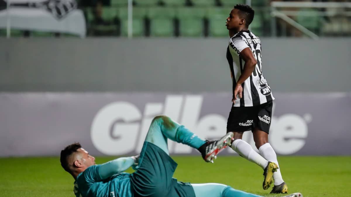 Último Atlético x Flamengo no Horto teve 'olhos em Jesus' e noite dos gringos