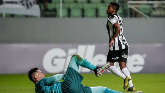 Cazares foi autor de um dos gols da vitória atleticana sobre o Flamengo em 2019