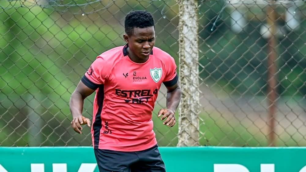 Cazares sofre lesão muscular e vira desfalque no América