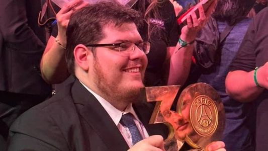 Cazé com o troféu de Messi