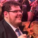 Susto, raiva e cartão bloqueado: Cazé relata reações após lance de R$ 825 mil em leilão