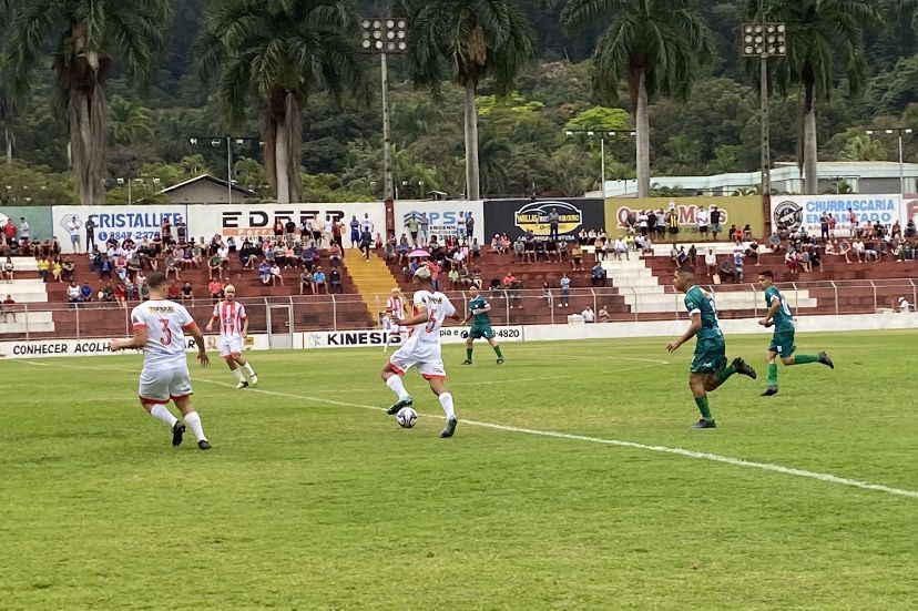Cachoeirinha faz gol nos acréscimos e é campeão do Acesitano de Juniores
