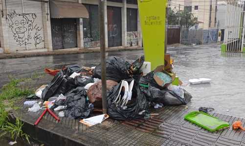 Fim da greve dos garis não evita acúmulo de lixo em bairros de BH