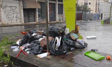 Fim da greve dos garis não evita acúmulo de lixo em bairros de BH