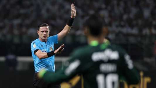 CBF divulga análise do VAR em lance de Everton Ribeiro, do Flamengo, contra o Palmeiras